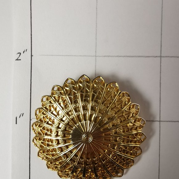 Vintage Gold Tone  Circle Filigree Metal Scarf Clip Brooch - Picture 4 of 6